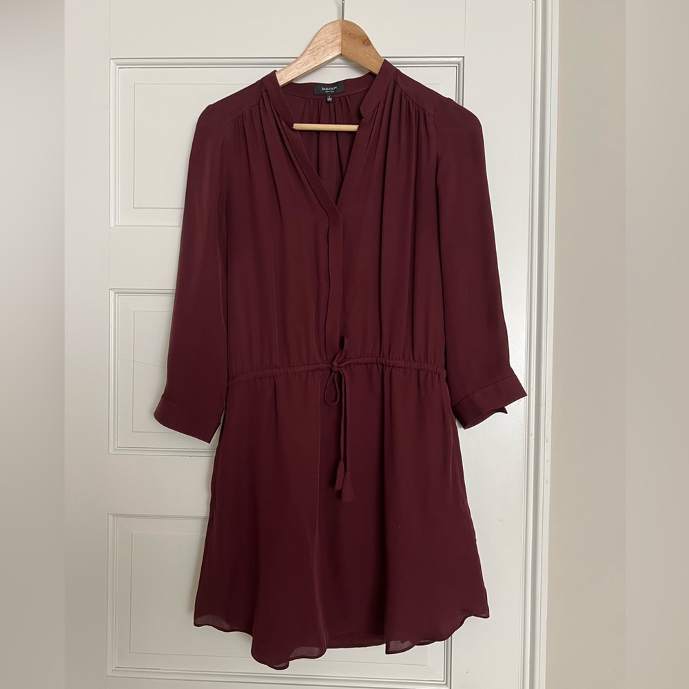 Aritzia Babaton silk dress. Size Small